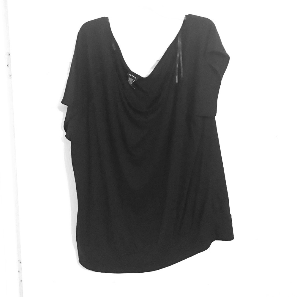 Torrid size 4 classic black top!